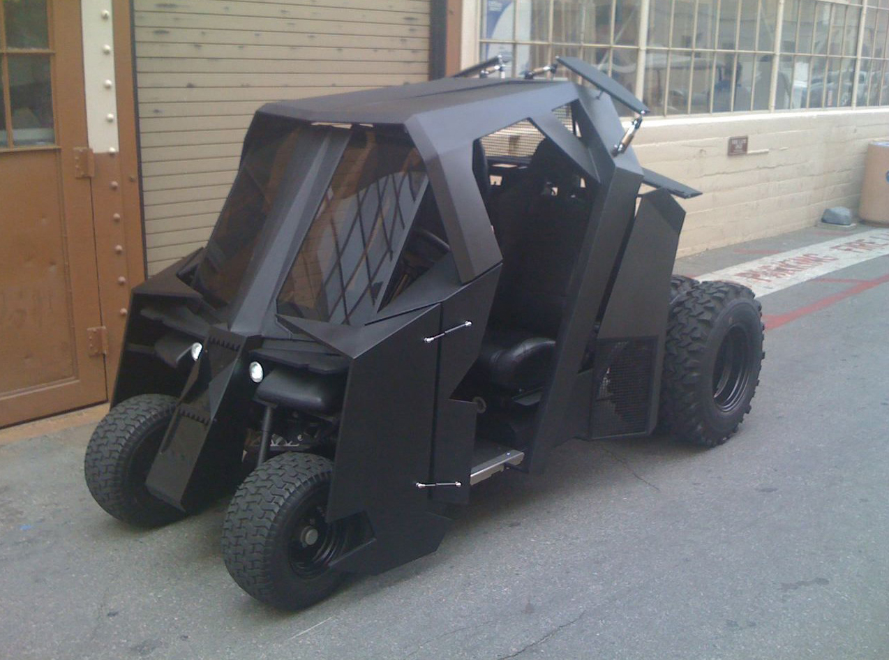 Xe golf cart biến hóa thành Bat Tumbler cực kỳ hầm hố 2